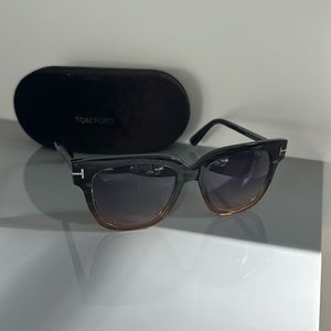 Tom Ford Tracy Sunglasses with case